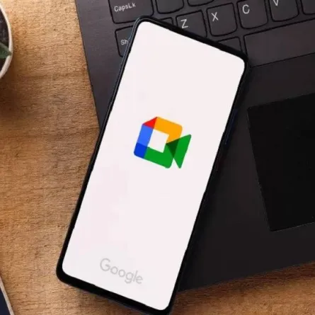 صورة من تطبيق جوجل ميت على الهواتف المحمولة