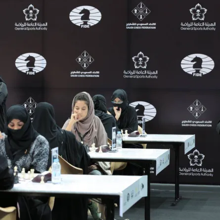 ممارسة الفتيات للعب الشطرنج