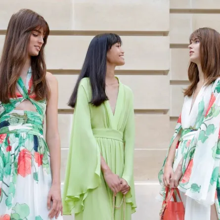 موديلات فساتين مورّدة