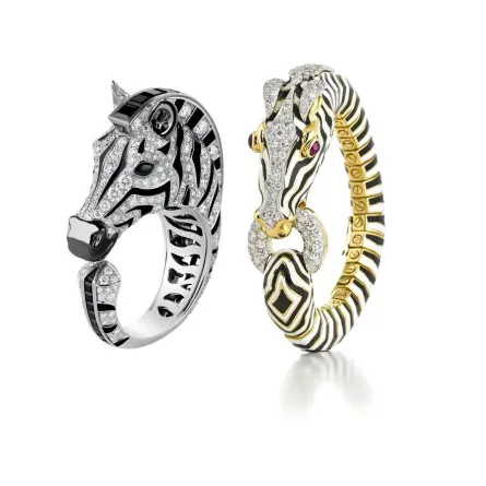 مجوهرات فاخرة اتخذت من الحمار الوحشي تصميماً لها.. جمالية ثنائية الأسود والأبيض لا تقاوم!