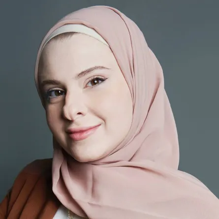  المصممة لانا آل كمال