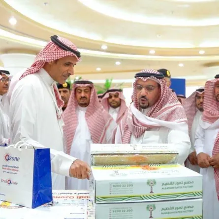 أمير القصيم يطلع على تعقيم التمور بالأوزون في مهرجان بريدة