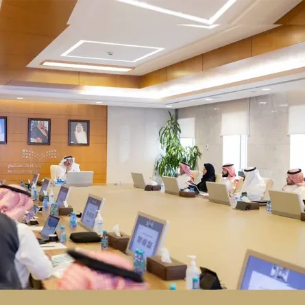 وزير التعليم يجتمع بقيادات إدارات وقطاع التعليم العام لاستعراض جاهزية الإدارات والمدارس لاستقبال العام الدراسي الجديد