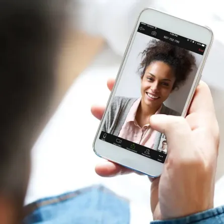 كيف تتصل باجتماع Zoom عندما لا يكون لديك وصول إلى تطبيق سطح المكتب أو الهاتف المحمول ؟