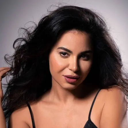 نسرين أمين - الصورة من صفحتها الرسمية على الفيس بوك