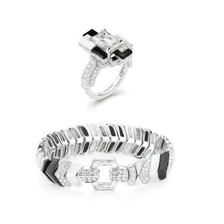 مجوهرات مرصّعة بحجر الأونيكس