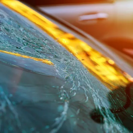 أسباب تشقق الزجاج الأمامي للسيارة