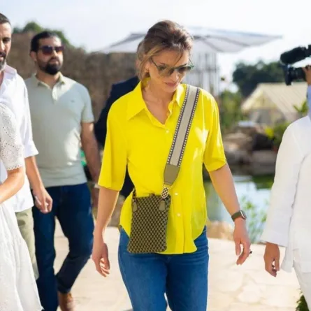 إطلالة الملكة رانيا باللون الأصفر- الصورة من حسابها على إنستغرام