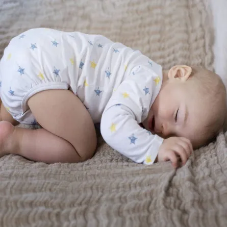 صورة لطفل رضيع نائم