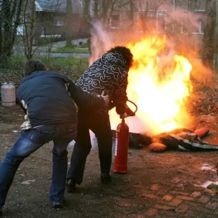 إطفاء النار