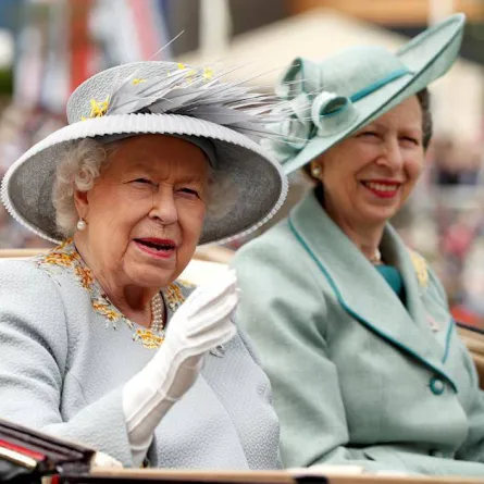 الملكة إليزابيث وابنتها الأميرة آن