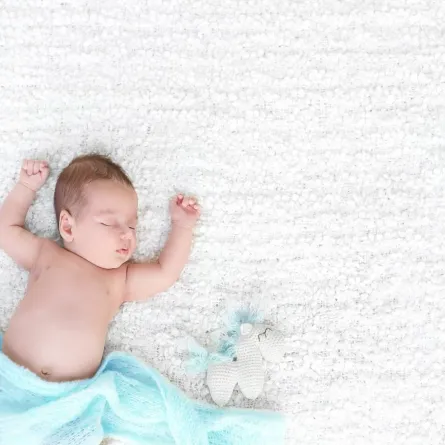 صورة لطفل رضيع نائم