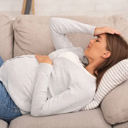 صورة لامرأة حامل تعاني من الحمى