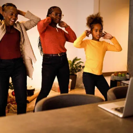 مستشار اجتماعي يوضح مدى تأثير "تيك توك" على الأطفال