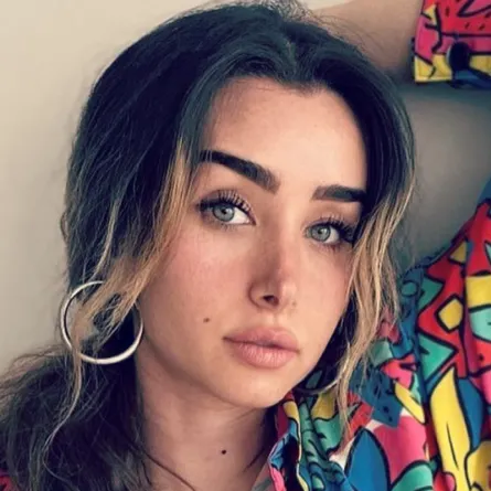 هنا الزاهد -الصورة من حسابها على الانستغرام