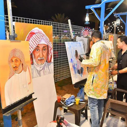 100 عمل فني لـ80 فنانا تشكيليا في بيت حائل التراثي - الصورة من واس