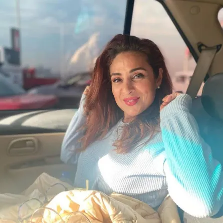 زوجة شريف منير تعاتب ابنتيها: قررتوا تبقوا مش في حياتي.. مبروك عليكم عيلتكم الجديدة