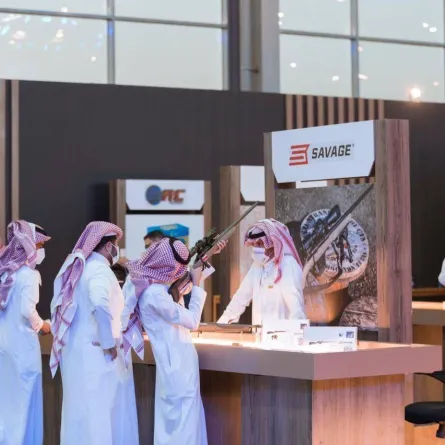 جناح الأسلحة بمعرض الصقور السعودي الدولي
