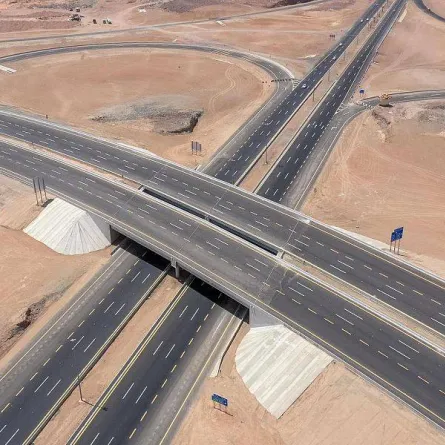النقل السعودية تفتتح تقاطع طريق حائل – بقعاء مع طريق الخطة - الصورة من واس