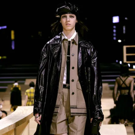 موديلات معاطف من عروض ما قبل خريف2022