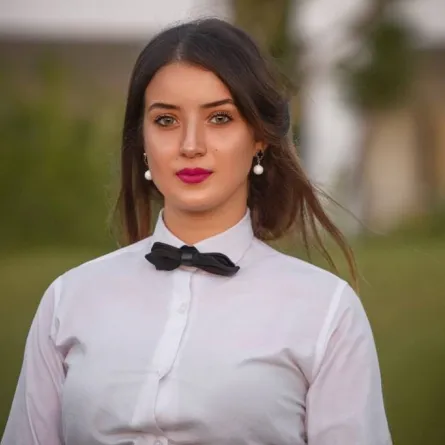 التعامل مع النادل  بحسب أصول اللياقة