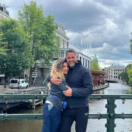 أمير كرارة وزوجته - صورة من حسابه على إنستجرام