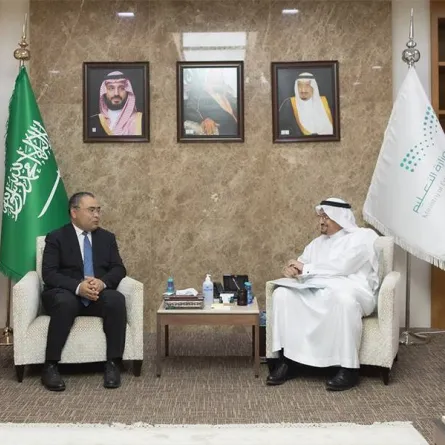 وزير التعليم يلتقي وزير التنمية الابتكارية الأوزبكي لتعزيز التعاون البحثي والعلمي بين البلدين