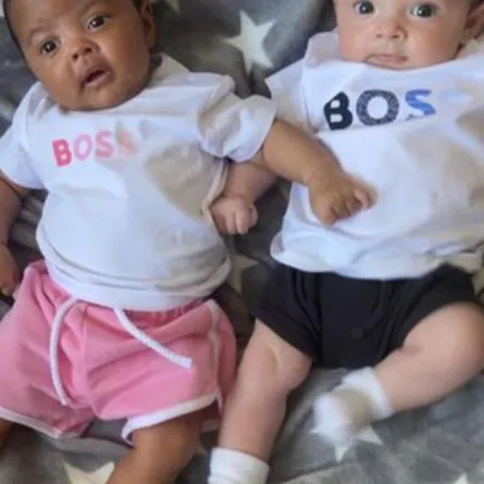 التوأم أزيرا وأيون - الصورة من صحيفة ميرور البريطانية