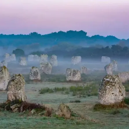 صورة لتجمع صخري ضخم