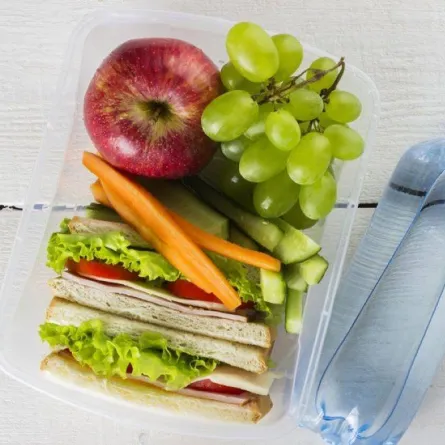 كيف تجعلين نظام طفلك صحياً خلال العام الدراسي القادم؟