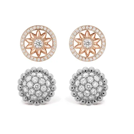 أقراط دائرية صغيرة مرصوفة بالألماس لإطلالة نهارية ناعمة