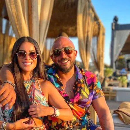 محمود العسيلي وزوجته - الصورة من حسابه على إنستغرام