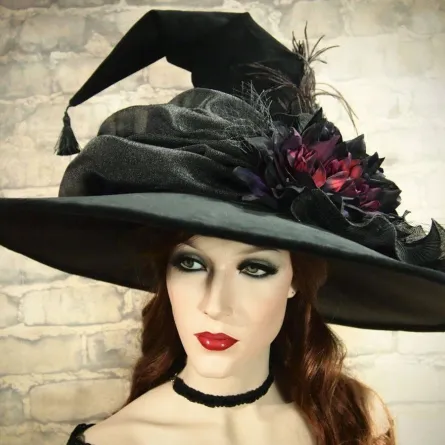 قبعات ساحرات