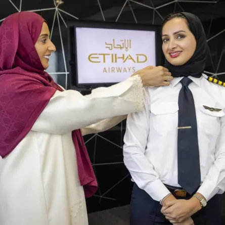 عائشة المنصوري .. أول كابتن طيار لشركة طيران تجارية في الدولة