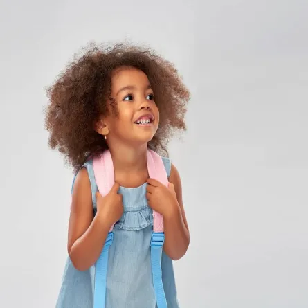 صورة لطفلة في عمر خمس سنوات