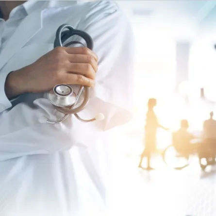 النيابة العامة تحذر من تقديم مساعدة لأي شخص يمارس مهنة صحية بصورة غير مشروعة - الصورة من حساب النيابة العامة