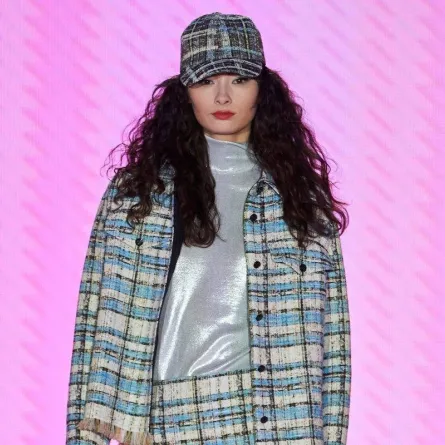 جاكيتات بنقشة الكارو