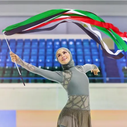 زهرة لاري أول إماراتية ترفع علم الدولة عالميا في مجال التزلج الاستعراضي - الصورة من حسابها على الانستجرام