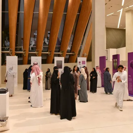   (إثراء) يدعم الشباب من خلال تنمية مواهبهم وتطوير قدراتهم. الصورة من العلاقات الإعلامية في إثراء