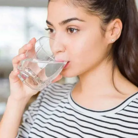 شرب الماء: ما هو أفضل وقت لتجنّب ارتفاع السكر في الدم؟