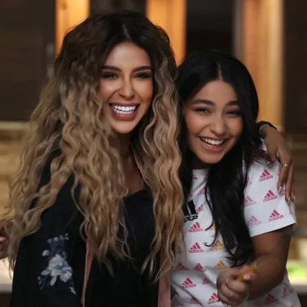 جنى الفيلكاوي برفقة حصة النبهان من كواليس مسلسل ضمير مستتر -  صورة من صفحتها على انستغرام