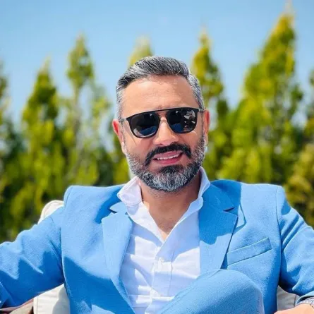 قيس الشيخ نجيب - صورة من صفحته الرسمية على انستغرام