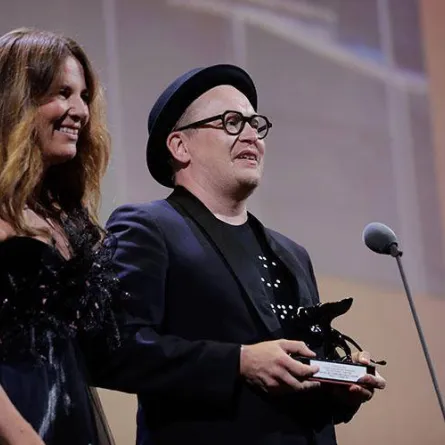 جائزة الجمهور لأفضل فيلم- الصورة من موقع مهرجان فينيسيا La Biennale