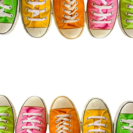 تنظيف الأحذية القماشية الملونة