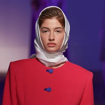 الأوشحة والقبّعات من عروض خريف 2022