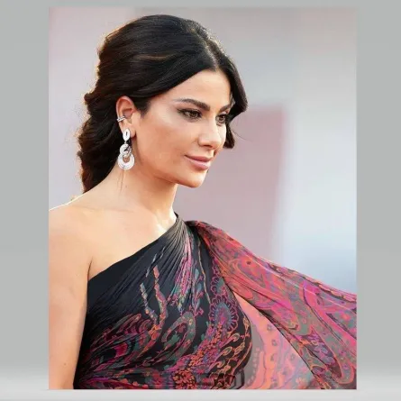 صبا مبارك بمجوهرات عبدالله سكجها Abdullah Sakkijha - الصورة من حساب النجمة على انستغرام 