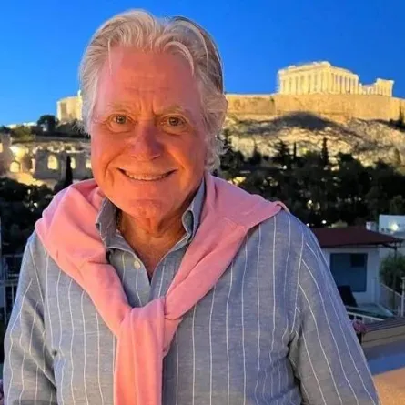 حسين فهمي -  صورة من صفحته الرسمية على انستغرام