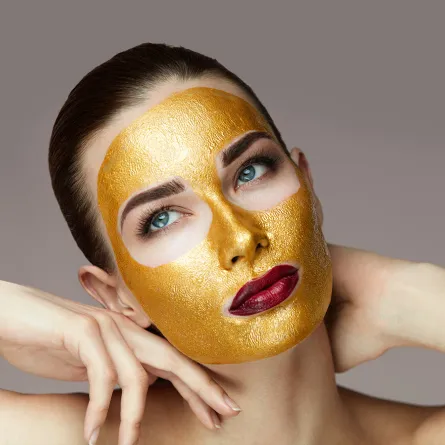 فوائد قناع الذهب بالكولاجين للعروس قبل الزواج