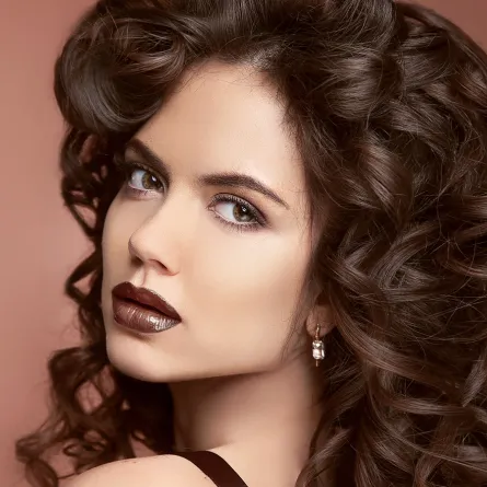 أجمل درجات أحمر الشفاه البني الغامق