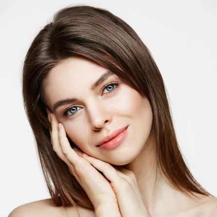 طرق العناية بالبشرة بالمكونات الطبيعية